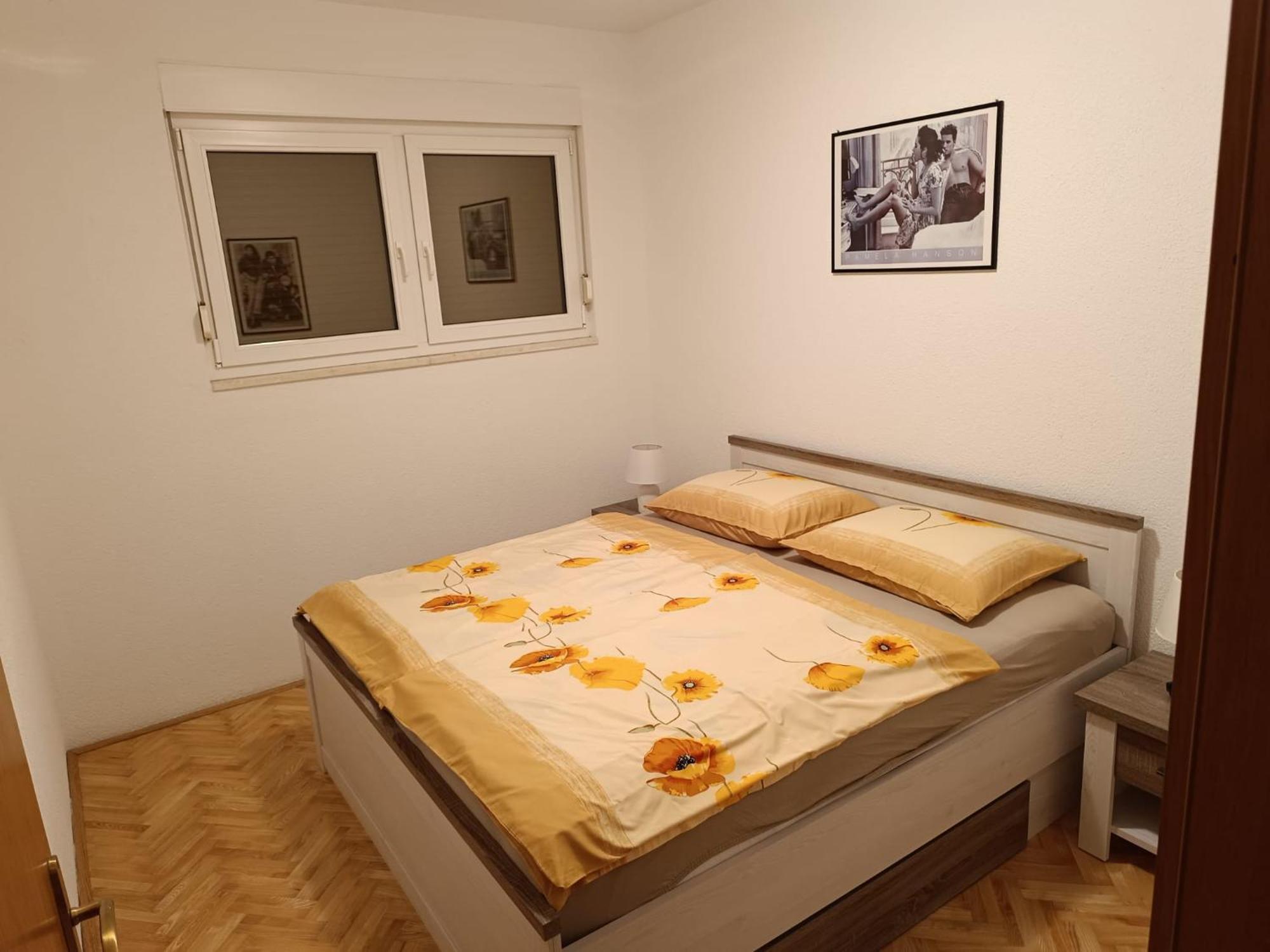 Apartmani Mila โปดสตรานา ภายนอก รูปภาพ