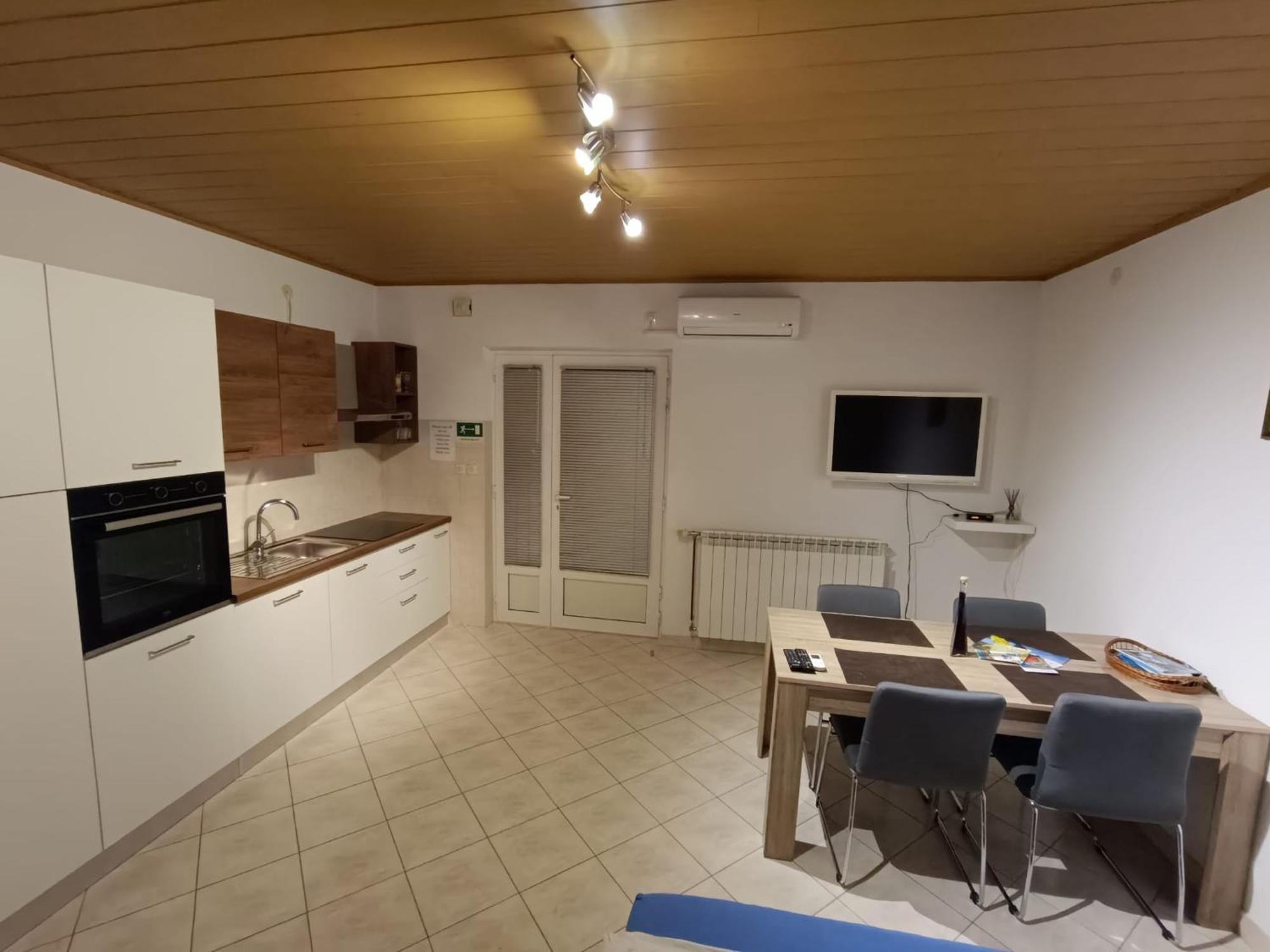 Apartmani Mila โปดสตรานา ภายนอก รูปภาพ