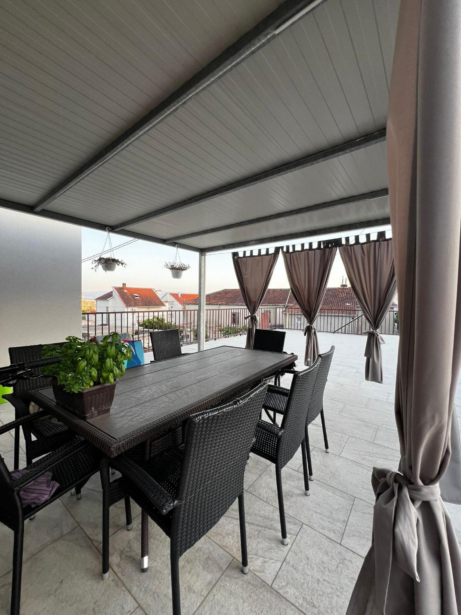 Apartmani Mila โปดสตรานา ภายนอก รูปภาพ