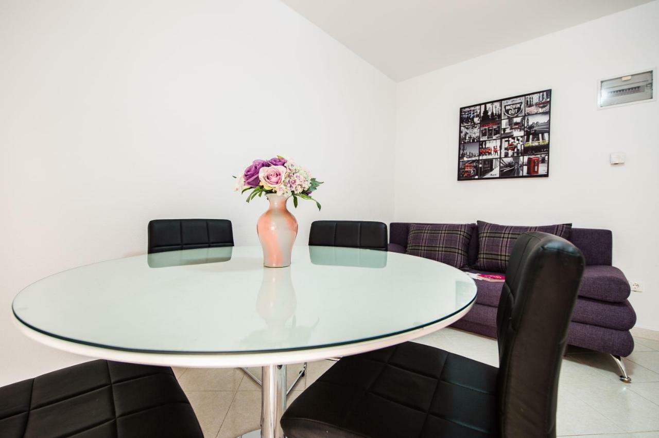 Apartmani Mila โปดสตรานา ภายนอก รูปภาพ
