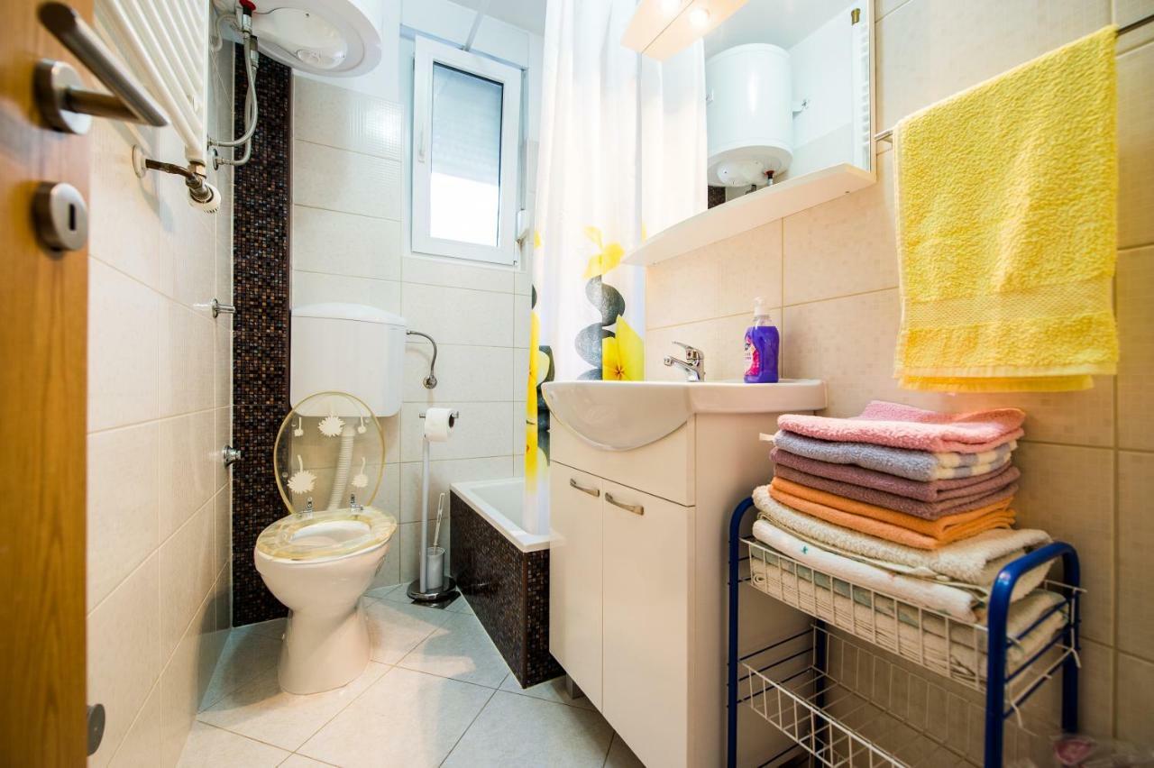 Apartmani Mila โปดสตรานา ภายนอก รูปภาพ